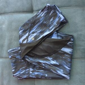 Lululemon Size 4 Women's 3/4 Length Leggings